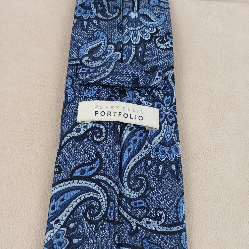 Perry‎ Ellis Portfolio 3.25x60 Mens Tie Silk Jacquard Blue Paisley